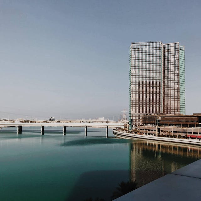 pexels-iva-prime-965303-2040875